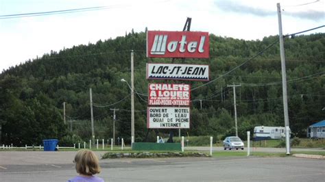 motel lac-st-jean  For guests with a vehicle, free parking is available